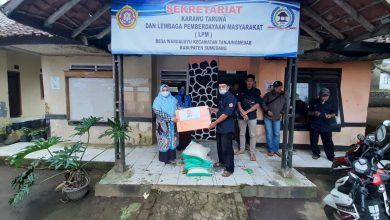 Photo of Ely Walimah Salurkan Bantuan Untuk Korban Longsor Tanjungmedar