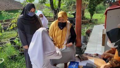 Photo of Selain Fokus di Pemerintahan, Ely Walimah Masih Eksis Perhatikan Kesehatan Warga