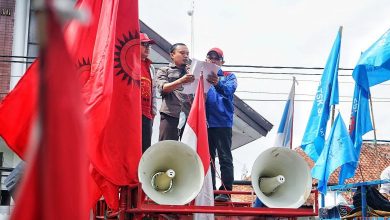 Photo of Harga BBM Naik, Ratusan Buruh di Sumedang Demo Tuntut Kenaikan Upah, F-PKS Mengamini